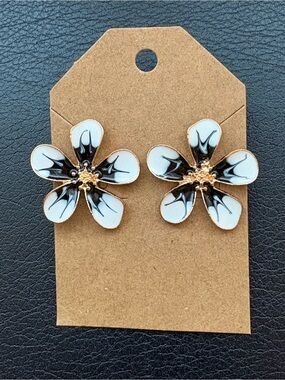 Source Unknown Black and White Floral Stud Earrings